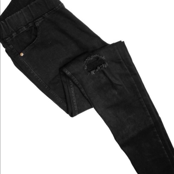 🎉New, Distressed Stretch Black Jeans🎉 - Picture 2 of 2